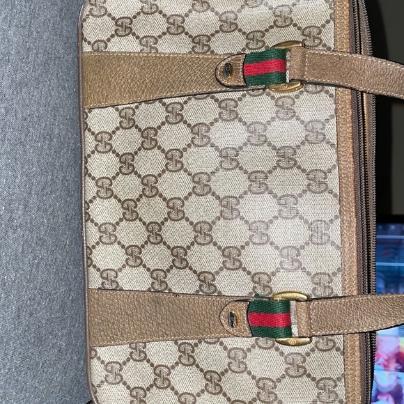 Two beautiful Authentic GUCCI Accessory purses. - Picture 5 of 7